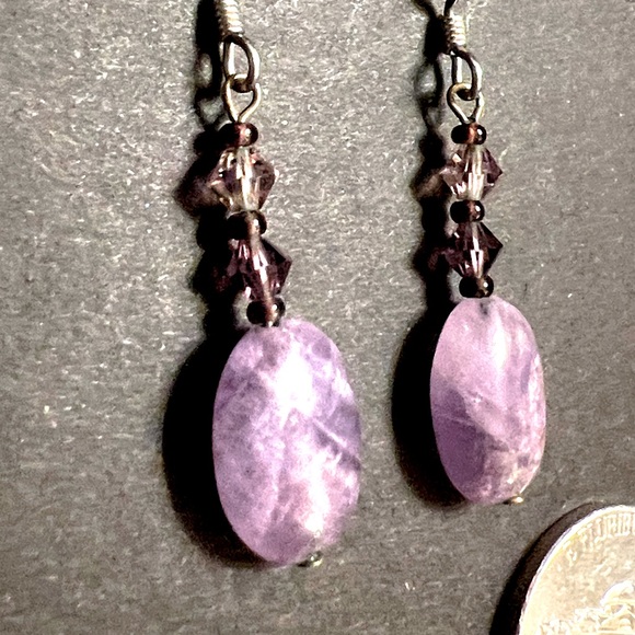 3/$20 🎉 Lovely amethyst dangle earrings with French wire hooks - Picture 3 of 4
